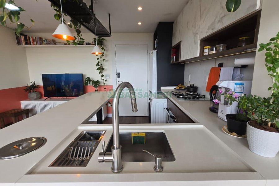 Apartamento com 49m², 1 dormitório, 1 vaga, no bairro Lourdes em Caxias do Sul para Comprar