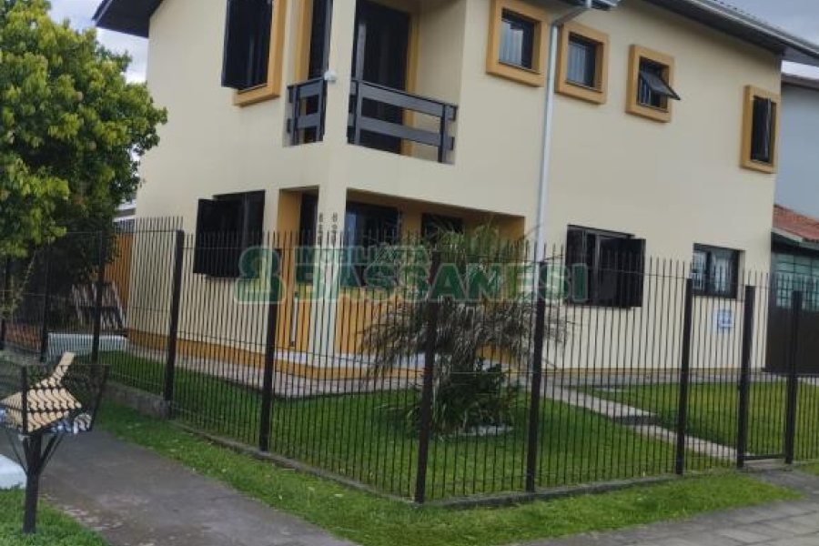 Casa com 132m², 3 dormitórios, 2 vagas, no bairro Desvio Rizzo em Caxias do Sul para Comprar