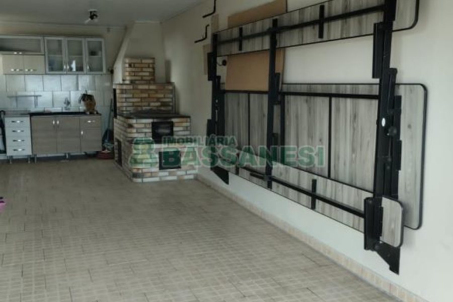 Casa com 132m², 3 dormitórios, 2 vagas, no bairro Desvio Rizzo em Caxias do Sul para Comprar