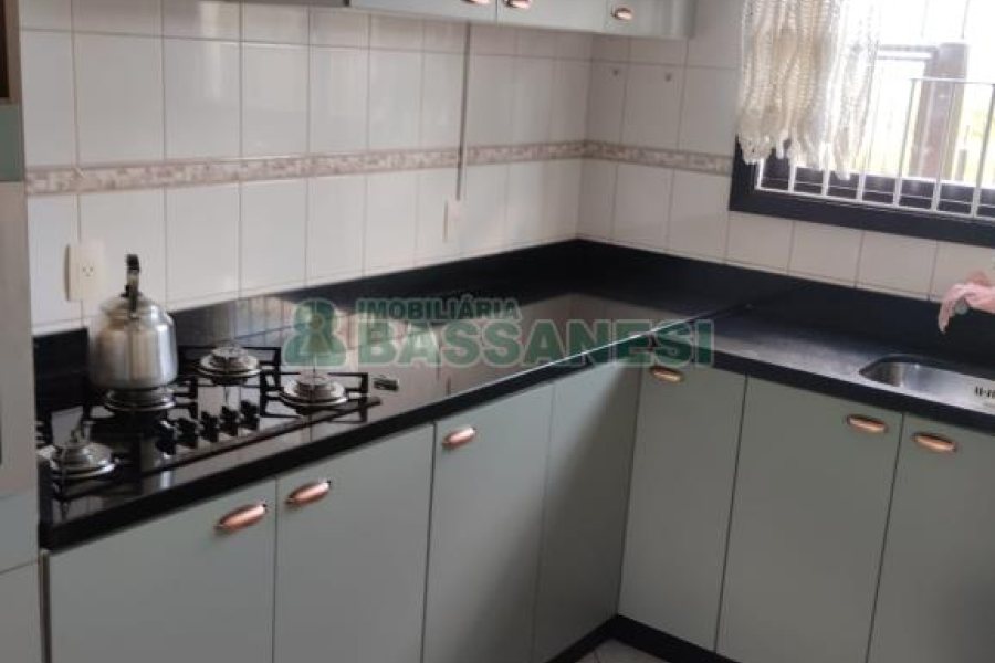 Casa com 132m², 3 dormitórios, 2 vagas, no bairro Desvio Rizzo em Caxias do Sul para Comprar