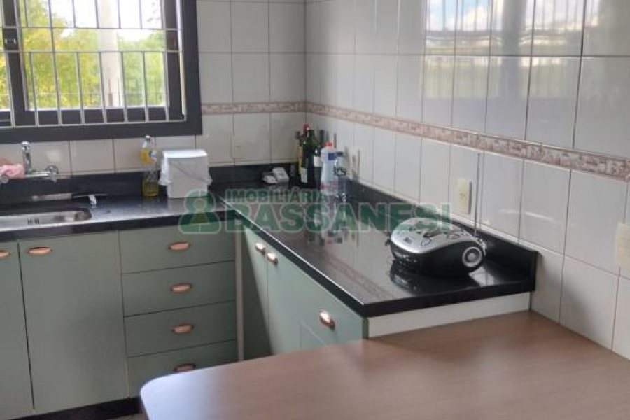 Casa com 132m², 3 dormitórios, 2 vagas, no bairro Desvio Rizzo em Caxias do Sul para Comprar