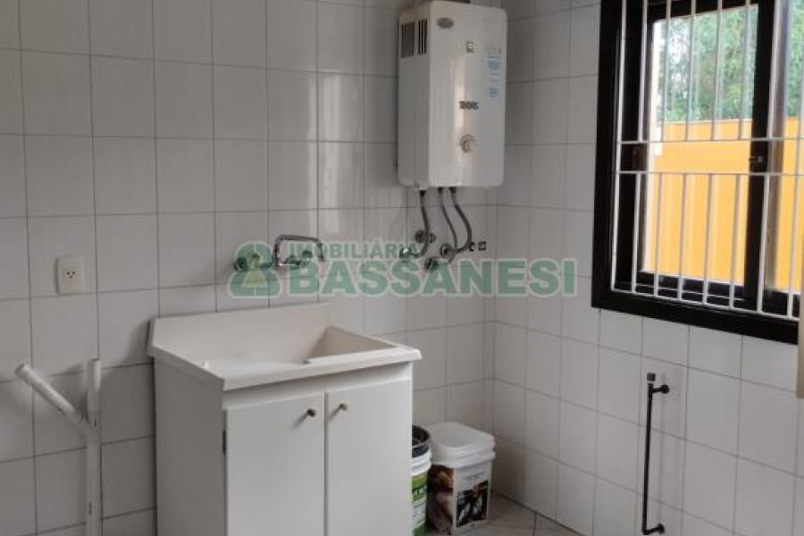 Casa com 132m², 3 dormitórios, 2 vagas, no bairro Desvio Rizzo em Caxias do Sul para Comprar