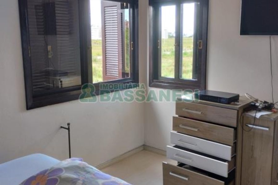 Casa com 132m², 3 dormitórios, 2 vagas, no bairro Desvio Rizzo em Caxias do Sul para Comprar