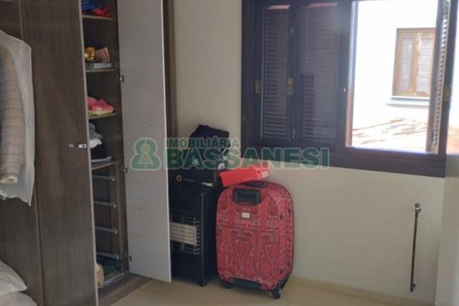 Casa com 132m², 3 dormitórios, 2 vagas, no bairro Desvio Rizzo em Caxias do Sul para Comprar