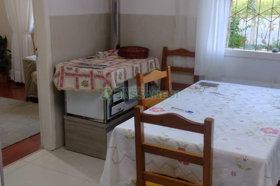 Casa com 116m², 3 dormitórios, 2 vagas, no bairro Vinhedos em Caxias do Sul para Comprar