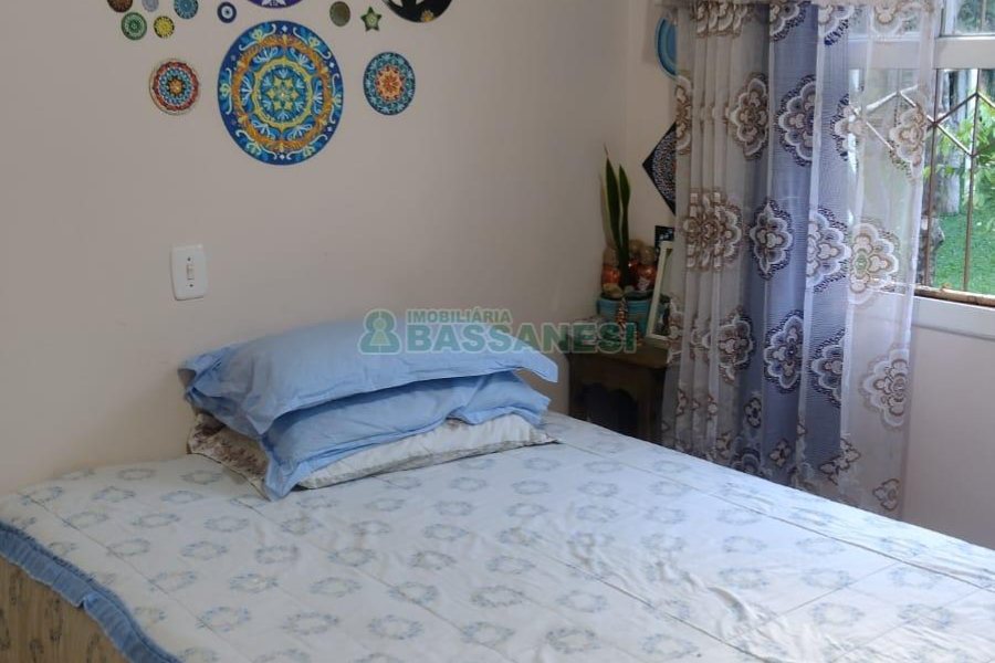 Casa com 116m², 3 dormitórios, 2 vagas, no bairro Vinhedos em Caxias do Sul para Comprar