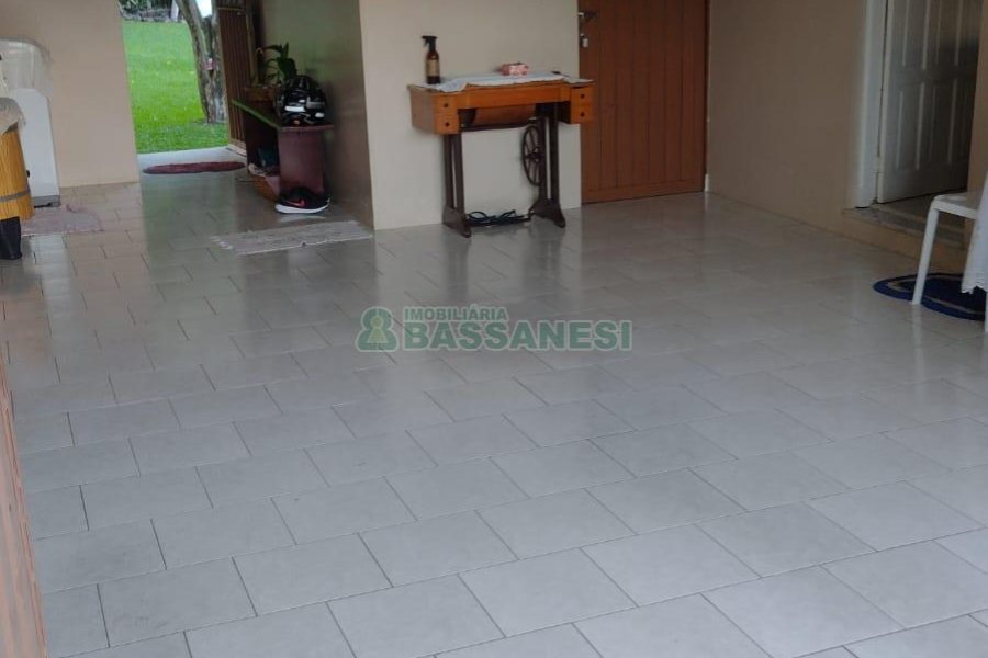 Casa com 116m², 3 dormitórios, 2 vagas, no bairro Vinhedos em Caxias do Sul para Comprar