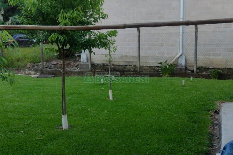 Casa com 116m², 3 dormitórios, 2 vagas, no bairro Vinhedos em Caxias do Sul para Comprar