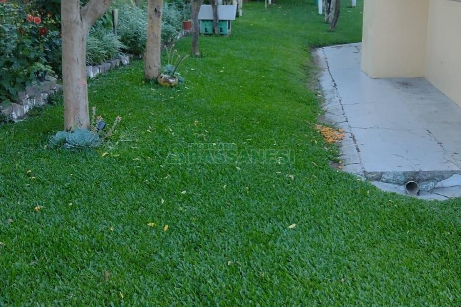 Casa com 116m², 3 dormitórios, 2 vagas, no bairro Vinhedos em Caxias do Sul para Comprar