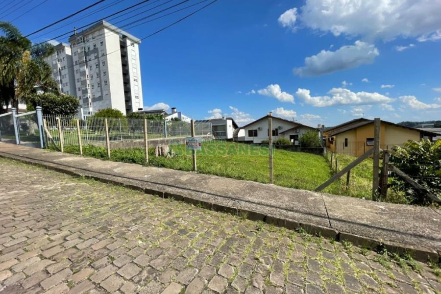 Terreno com 336m², no bairro Panazzolo em Caxias do Sul para Comprar