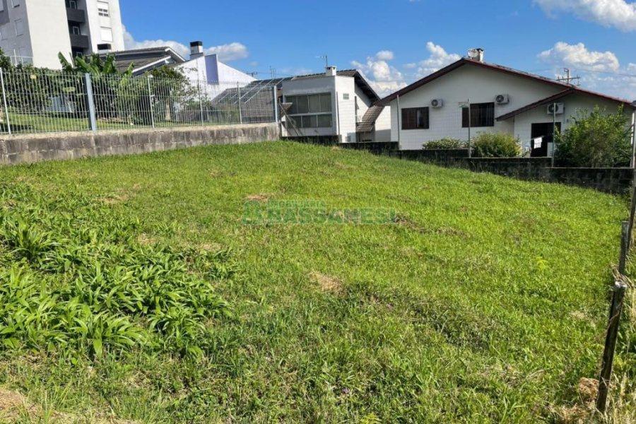 Terreno com 336m², no bairro Panazzolo em Caxias do Sul para Comprar