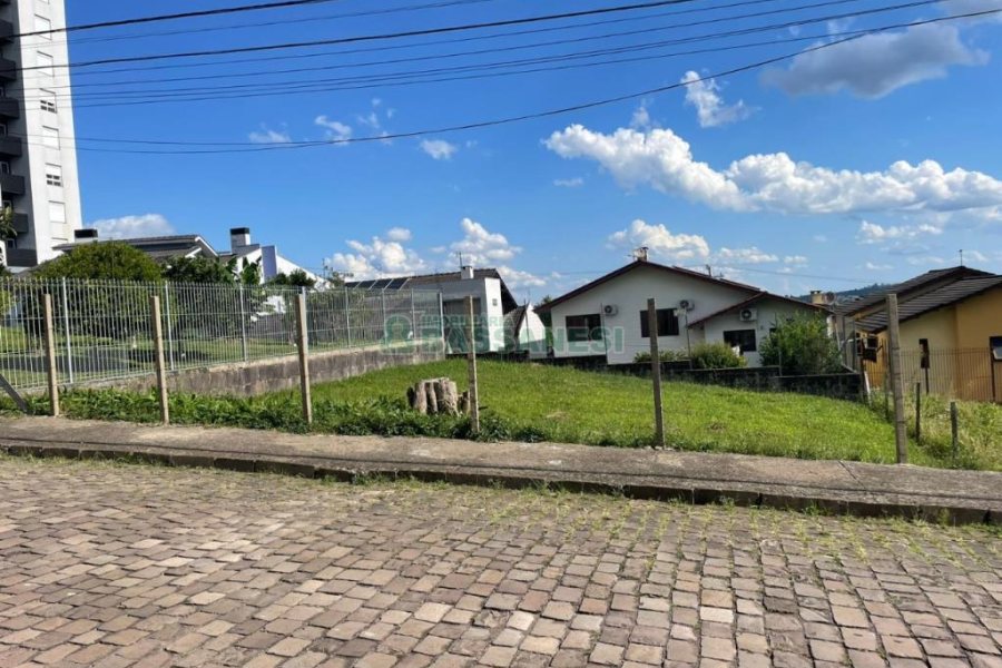 Terreno com 336m², no bairro Panazzolo em Caxias do Sul para Comprar