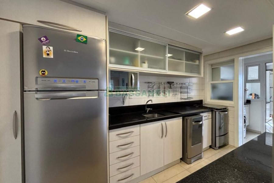 Apto Mobiliado com 82m², 2 dormitórios, 2 vagas, no bairro Lourdes em Caxias do Sul para Alugar