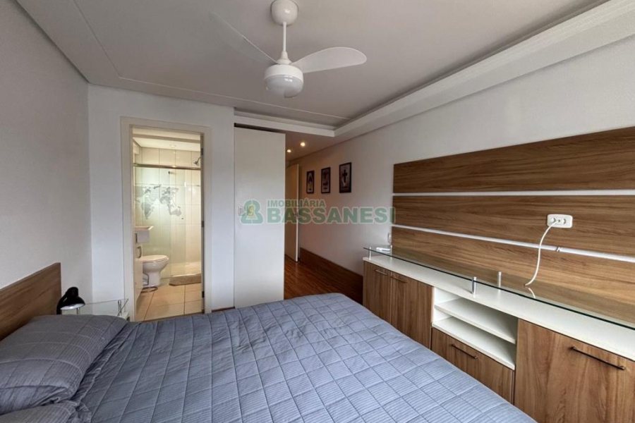 Apto Mobiliado com 82m², 2 dormitórios, 2 vagas, no bairro Lourdes em Caxias do Sul para Alugar