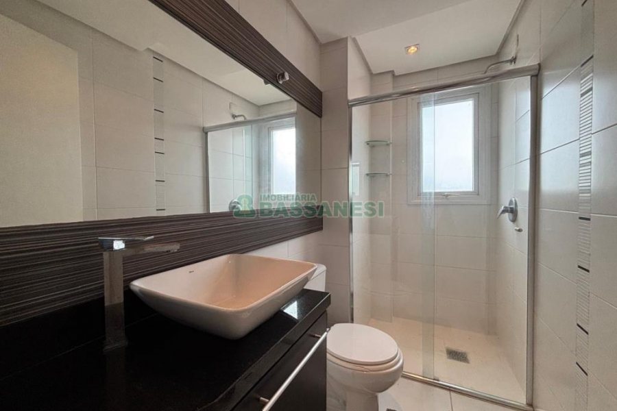 Apto Mobiliado com 82m², 2 dormitórios, 2 vagas, no bairro Lourdes em Caxias do Sul para Alugar