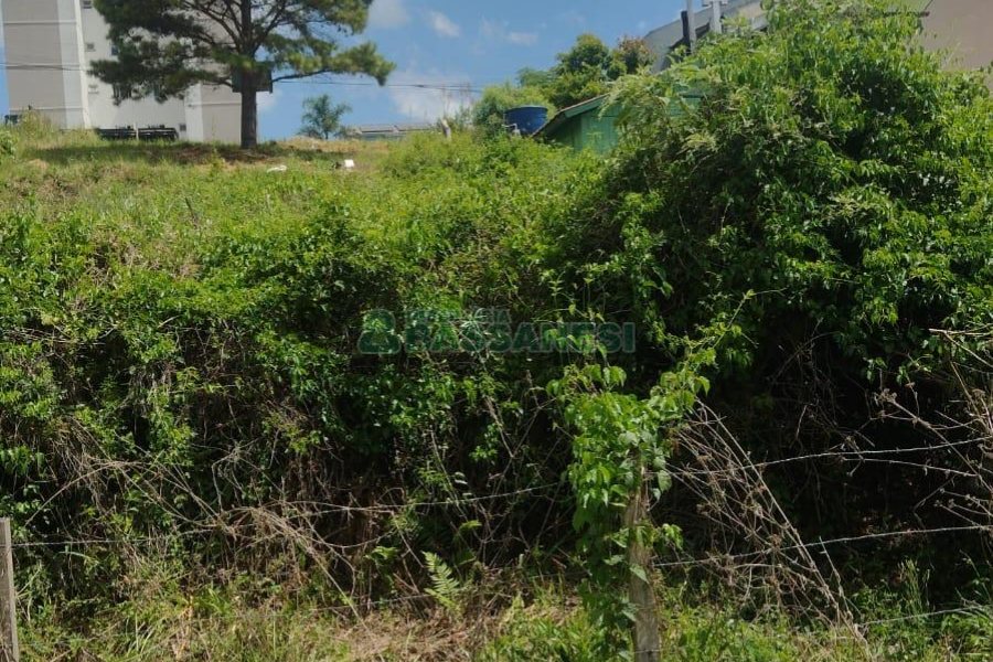 Terreno com 360m², no bairro Industrial em Caxias do Sul para Comprar