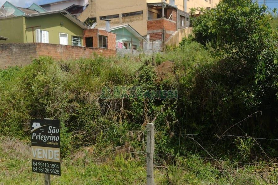 Terreno com 360m², no bairro Industrial em Caxias do Sul para Comprar