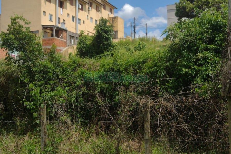 Terreno com 360m², no bairro Industrial em Caxias do Sul para Comprar