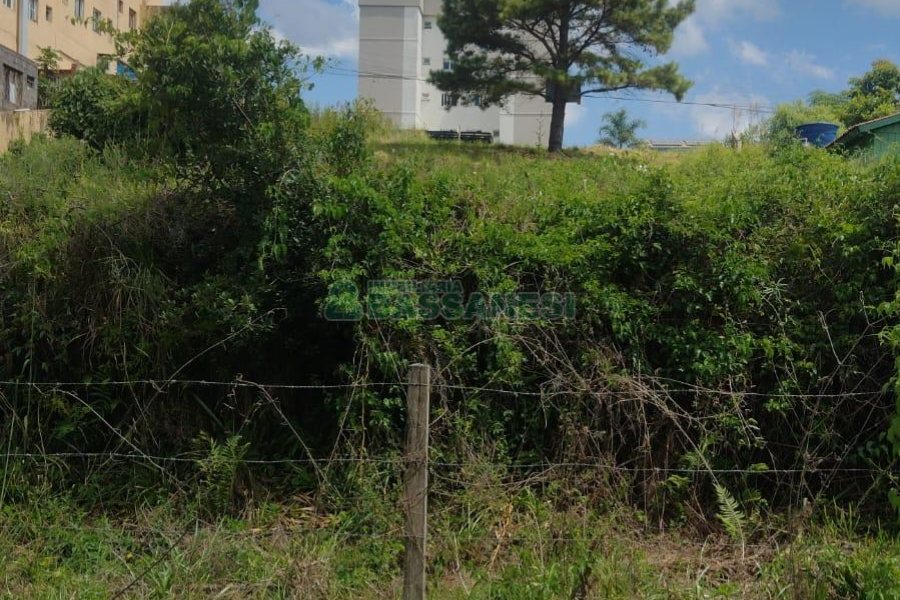 Terreno com 360m², no bairro Industrial em Caxias do Sul para Comprar