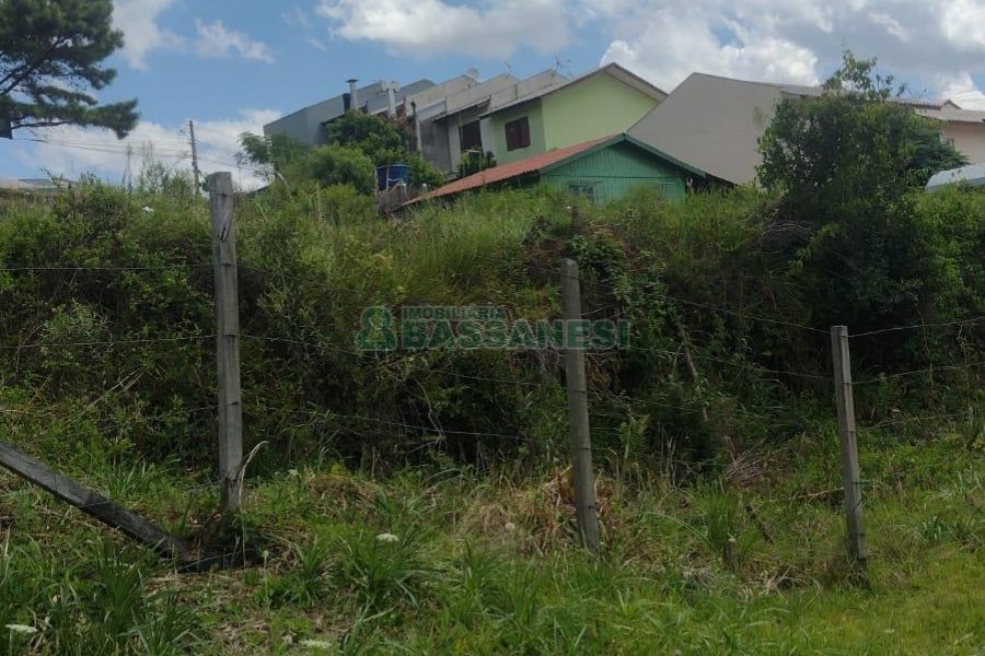 Terreno com 360m², no bairro Industrial em Caxias do Sul para Comprar
