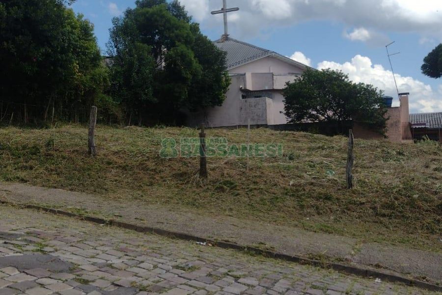 Terreno com 360m², no bairro Charqueadas em Caxias do Sul para Comprar