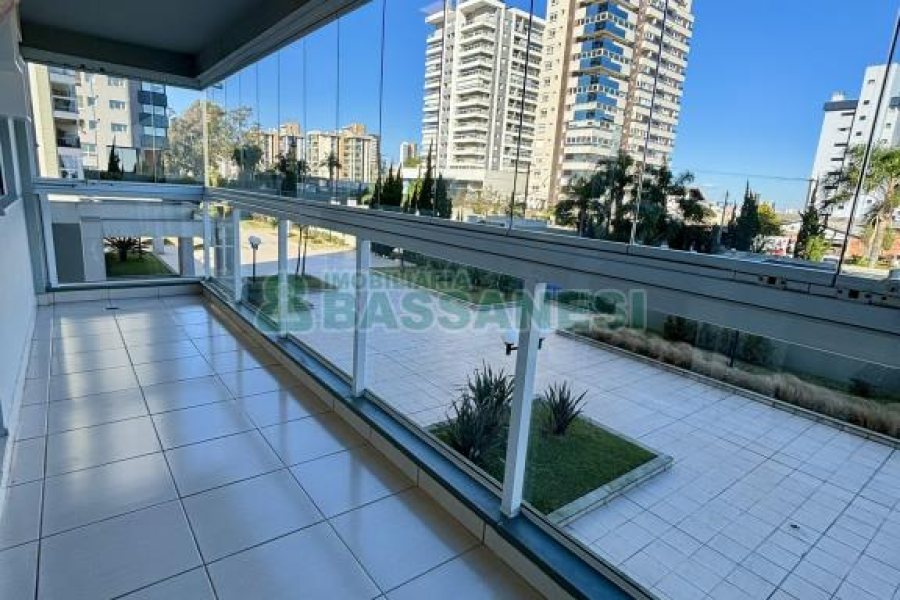 Apto Mobiliado com 114m², 3 dormitórios, 2 vagas, no bairro Madureira em Caxias do Sul para Alugar ou Comprar