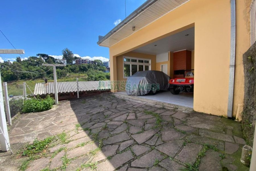 Casa com 161m², 4 dormitórios, 2 vagas, no bairro Rio Branco em Caxias do Sul para Comprar