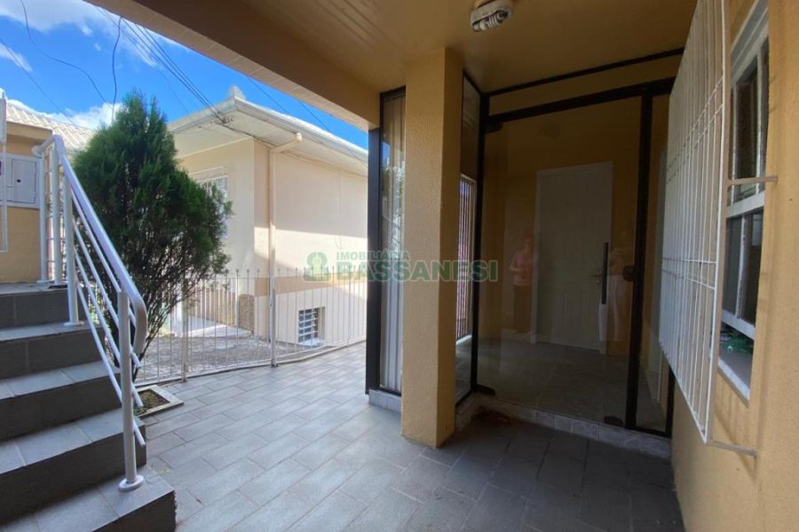 Casa com 161m², 4 dormitórios, 2 vagas, no bairro Rio Branco em Caxias do Sul para Comprar