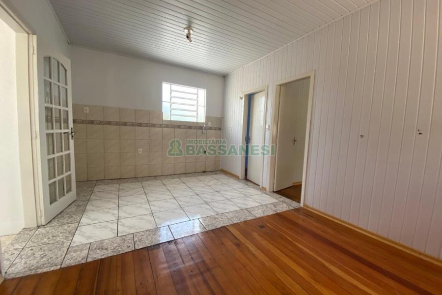 Casa com 161m², 4 dormitórios, 2 vagas, no bairro Rio Branco em Caxias do Sul para Comprar