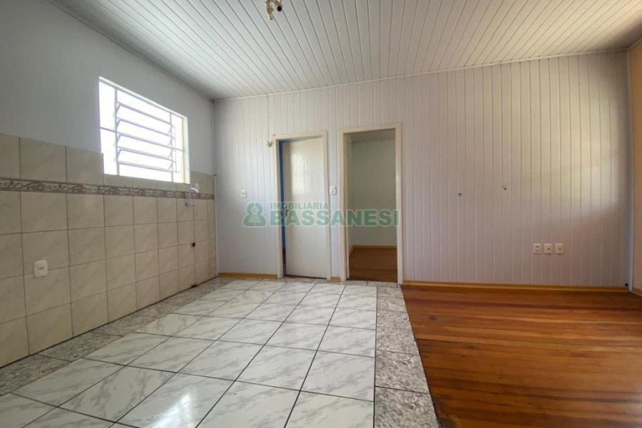 Casa com 161m², 4 dormitórios, 2 vagas, no bairro Rio Branco em Caxias do Sul para Comprar