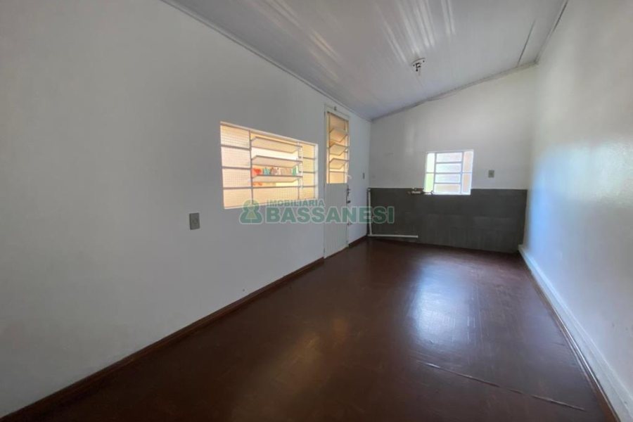Casa com 161m², 4 dormitórios, 2 vagas, no bairro Rio Branco em Caxias do Sul para Comprar