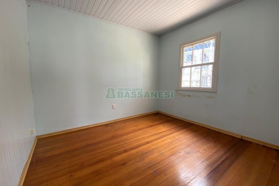 Casa com 161m², 4 dormitórios, 2 vagas, no bairro Rio Branco em Caxias do Sul para Comprar