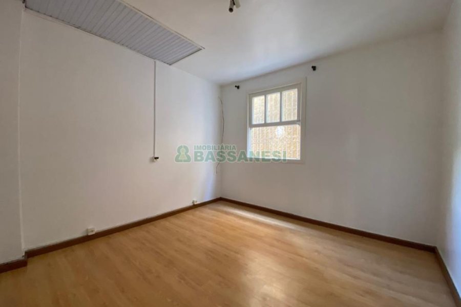 Casa com 161m², 4 dormitórios, 2 vagas, no bairro Rio Branco em Caxias do Sul para Comprar