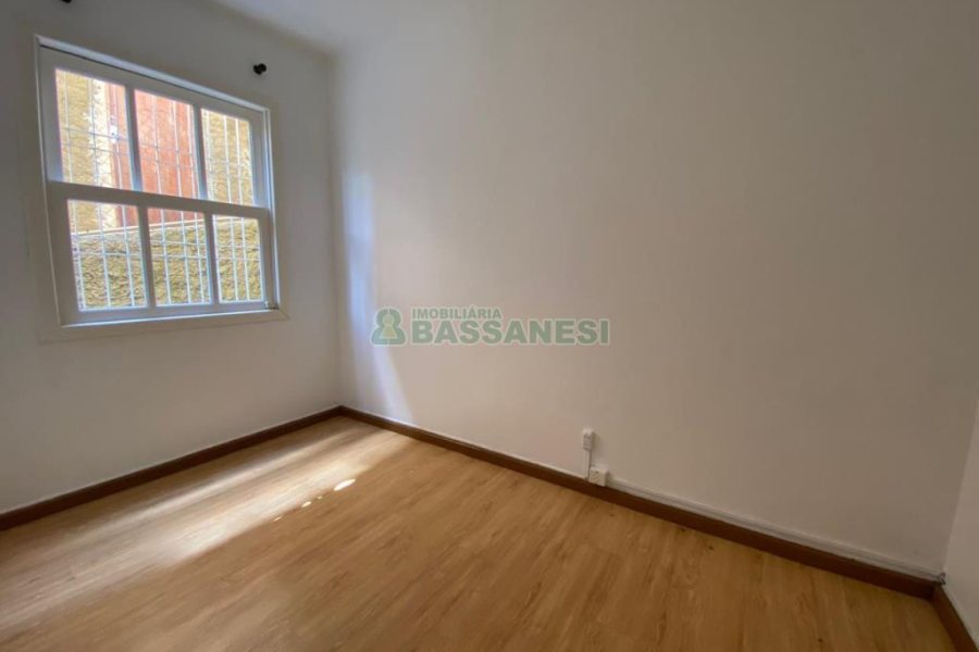 Casa com 161m², 4 dormitórios, 2 vagas, no bairro Rio Branco em Caxias do Sul para Comprar