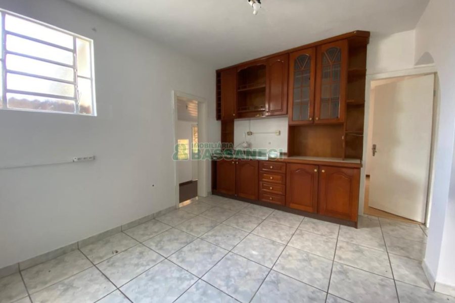 Casa com 161m², 4 dormitórios, 2 vagas, no bairro Rio Branco em Caxias do Sul para Comprar