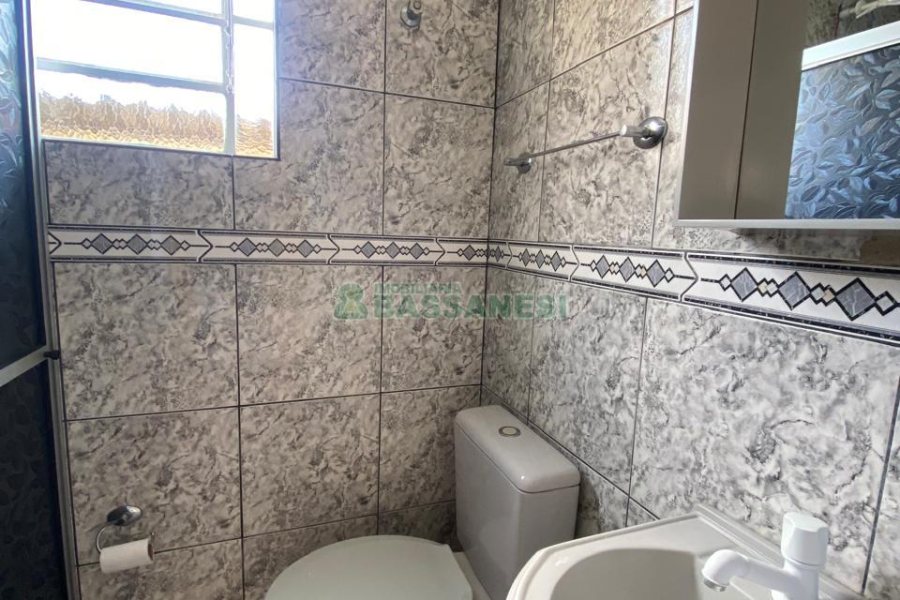 Casa com 161m², 4 dormitórios, 2 vagas, no bairro Rio Branco em Caxias do Sul para Comprar