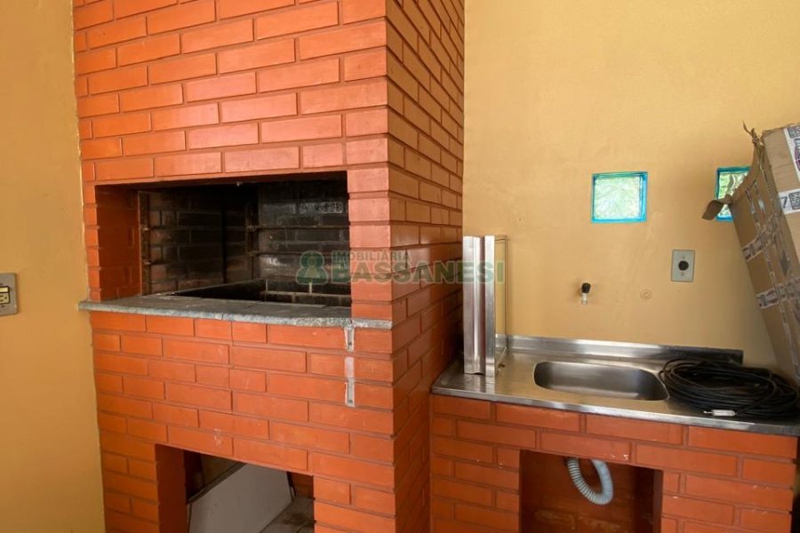 Casa com 161m², 4 dormitórios, 2 vagas, no bairro Rio Branco em Caxias do Sul para Comprar