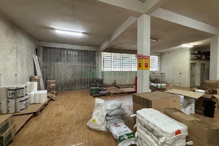 Loja com 518m², no bairro Rio Branco em Caxias do Sul para Alugar