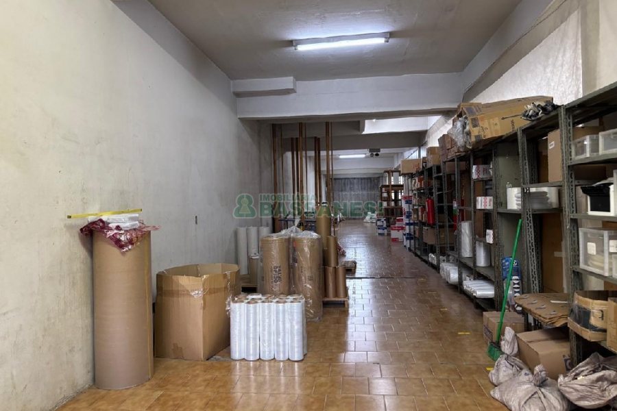 Loja com 518m², no bairro Rio Branco em Caxias do Sul para Alugar