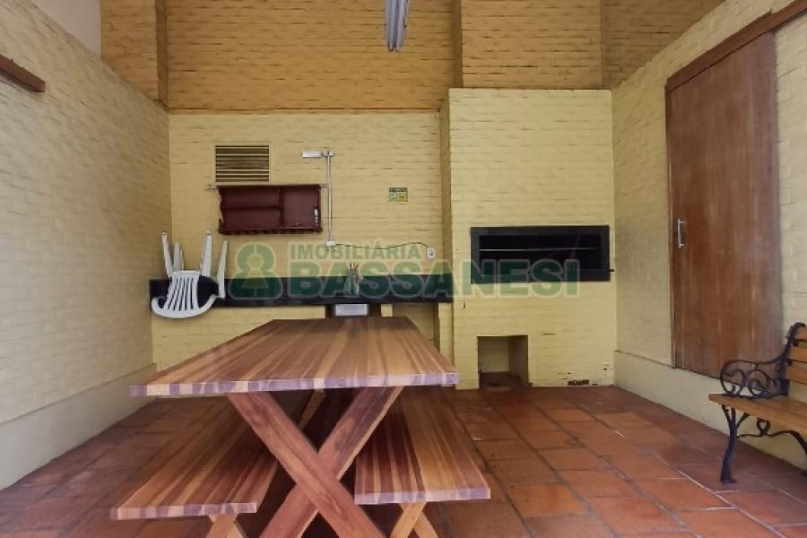 Apartamento com 72m², 2 dormitórios, 1 vaga, no bairro Lourdes em Caxias do Sul para Comprar