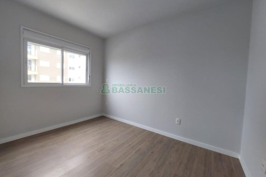 Apartamento com 55m², 2 dormitórios, 2 vagas, no bairro Panazzolo em Caxias do Sul para Comprar