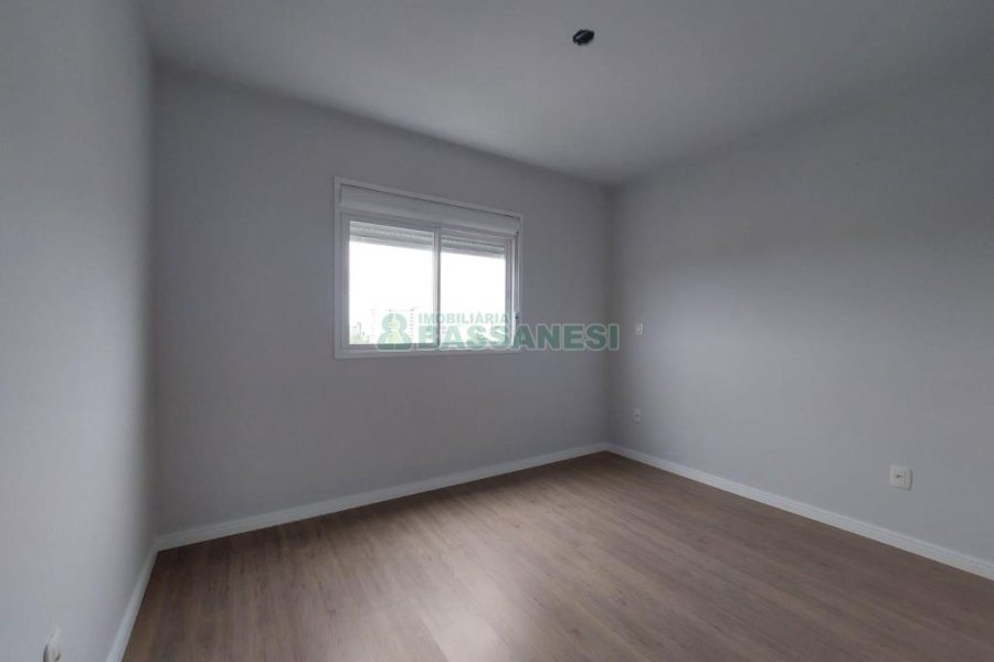 Apartamento com 55m², 2 dormitórios, 2 vagas, no bairro Panazzolo em Caxias do Sul para Comprar