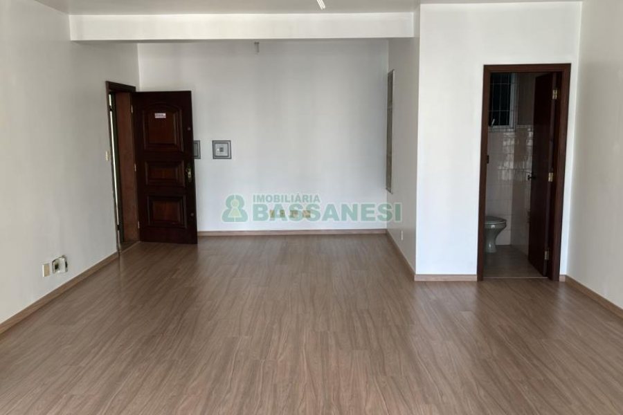 Sala com 50m², no bairro Centro em Caxias do Sul para Alugar
