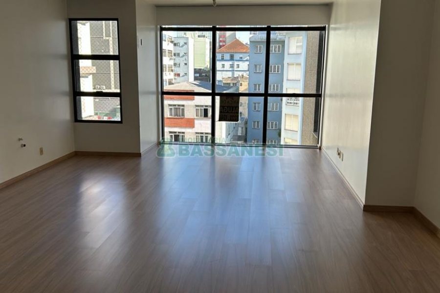 Sala com 50m², no bairro Centro em Caxias do Sul para Alugar