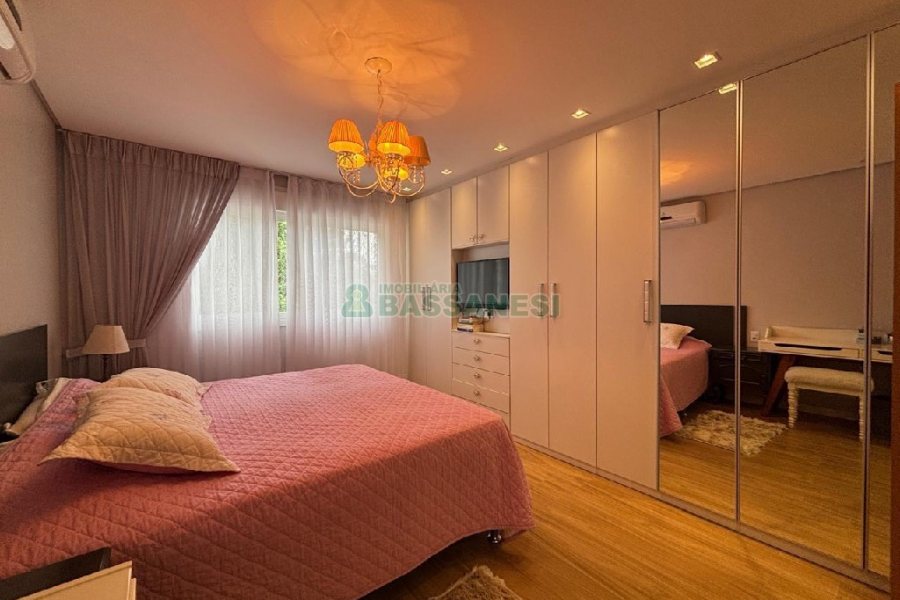 Apto Mobiliado com 100m², 2 dormitórios, 2 vagas, no bairro Jardim América em Caxias do Sul para Alugar