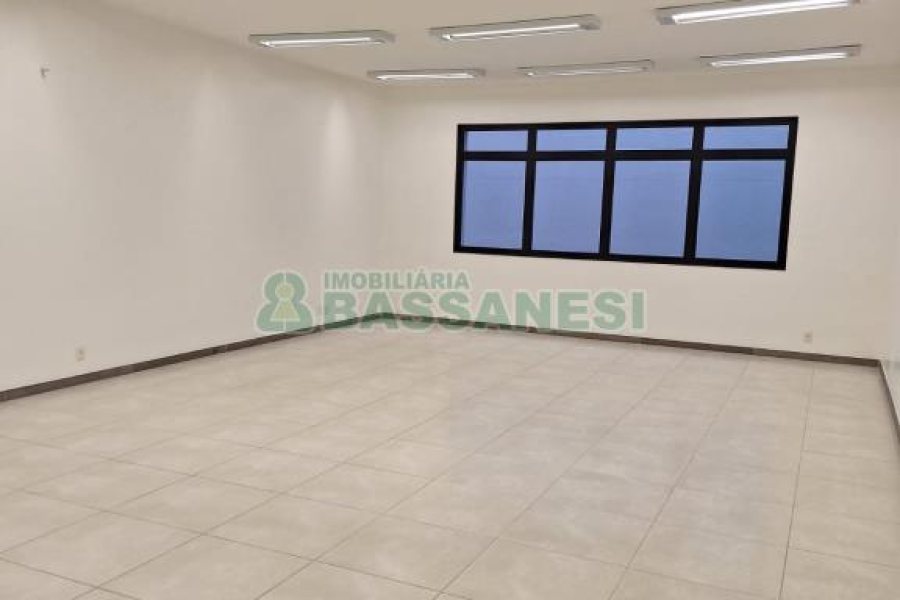 Sala com 1594m², no bairro São Pelegrino em Caxias do Sul para Alugar