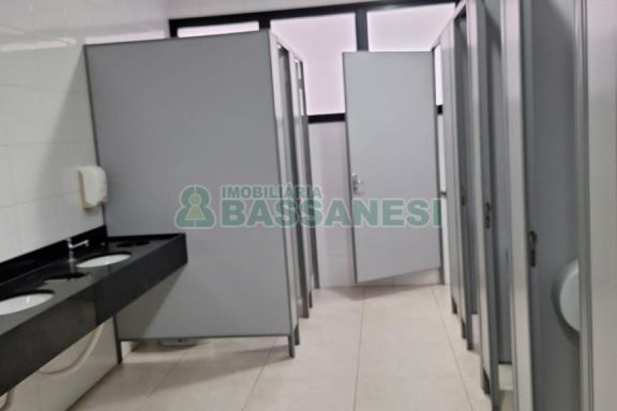 Sala com 1594m², no bairro São Pelegrino em Caxias do Sul para Alugar