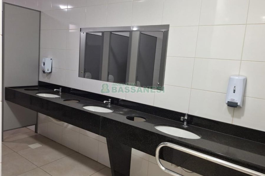 Sala com 1594m², no bairro São Pelegrino em Caxias do Sul para Alugar