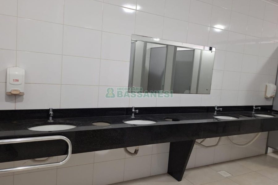 Sala com 1594m², no bairro São Pelegrino em Caxias do Sul para Alugar