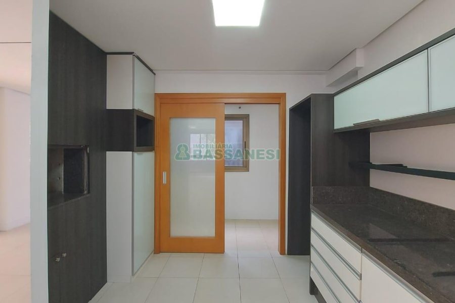 Apartamento com 175m², 3 dormitórios, 2 vagas, no bairro Villagio Iguatemi em Caxias do Sul para Comprar